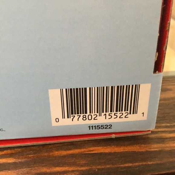 New Wet n Wild x Peanuts Holiday Vault Set - Picture 6 of 6